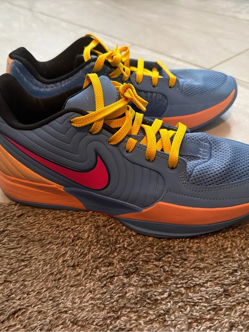 Nike mens Blue, Peach & Pink Basketball Sneakers